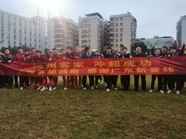 活泼可爱的发廊女孩